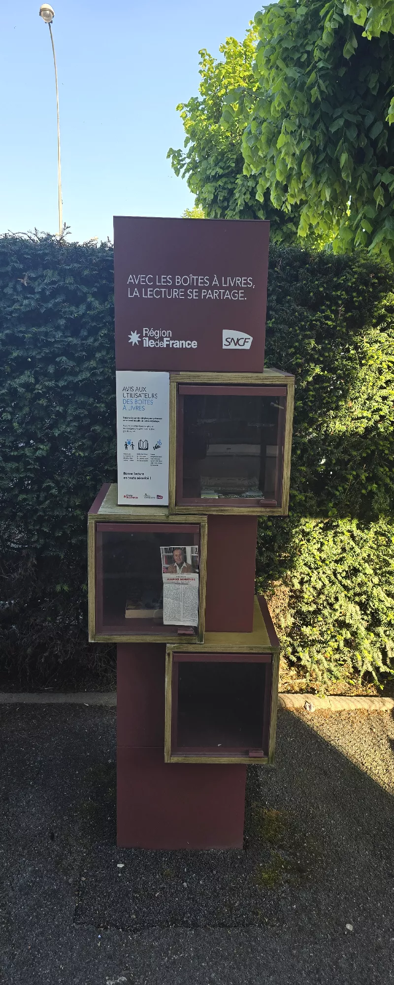 Délivrez - Boite à livres (Verneuil-l'Étang, France)