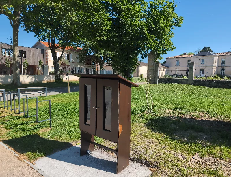 Délivrez - Boite à livres (Artigues-près-Bordeaux, France)