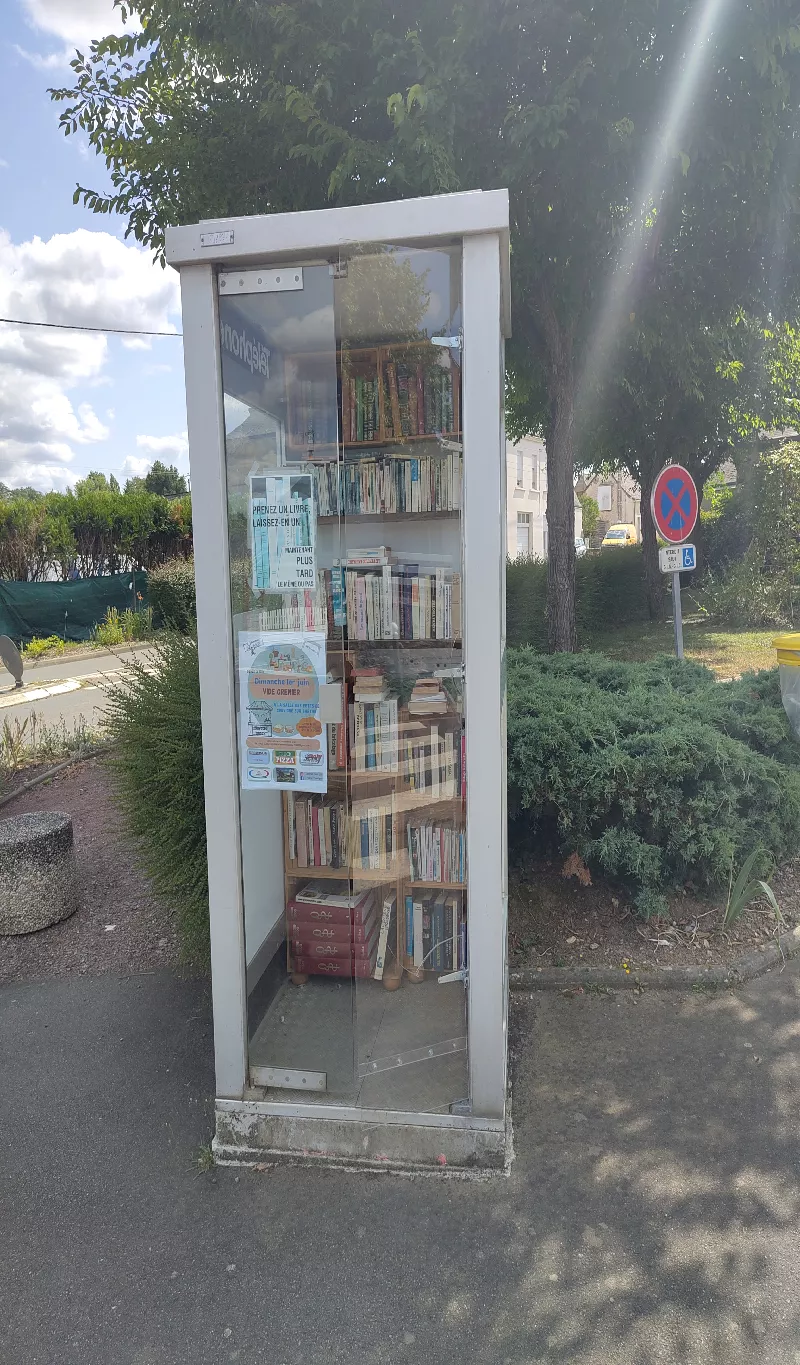 Délivrez - Boite à livres (Souvigné-sur-Sarthe, France)