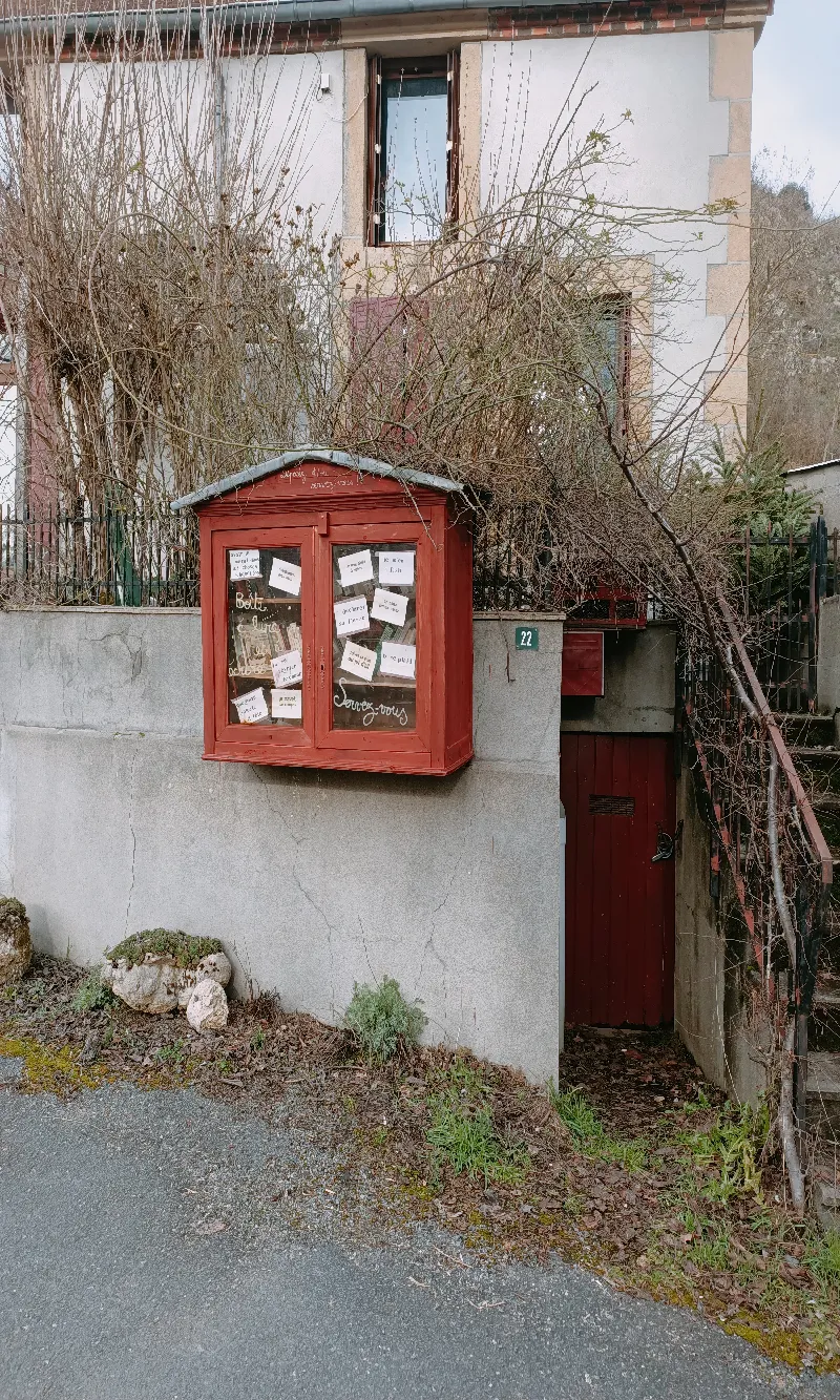 Délivrez - Boite à livres (Hérisson, France)