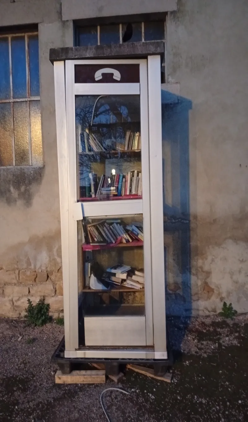 Délivrez - Boite à livres (Mézériat, France)