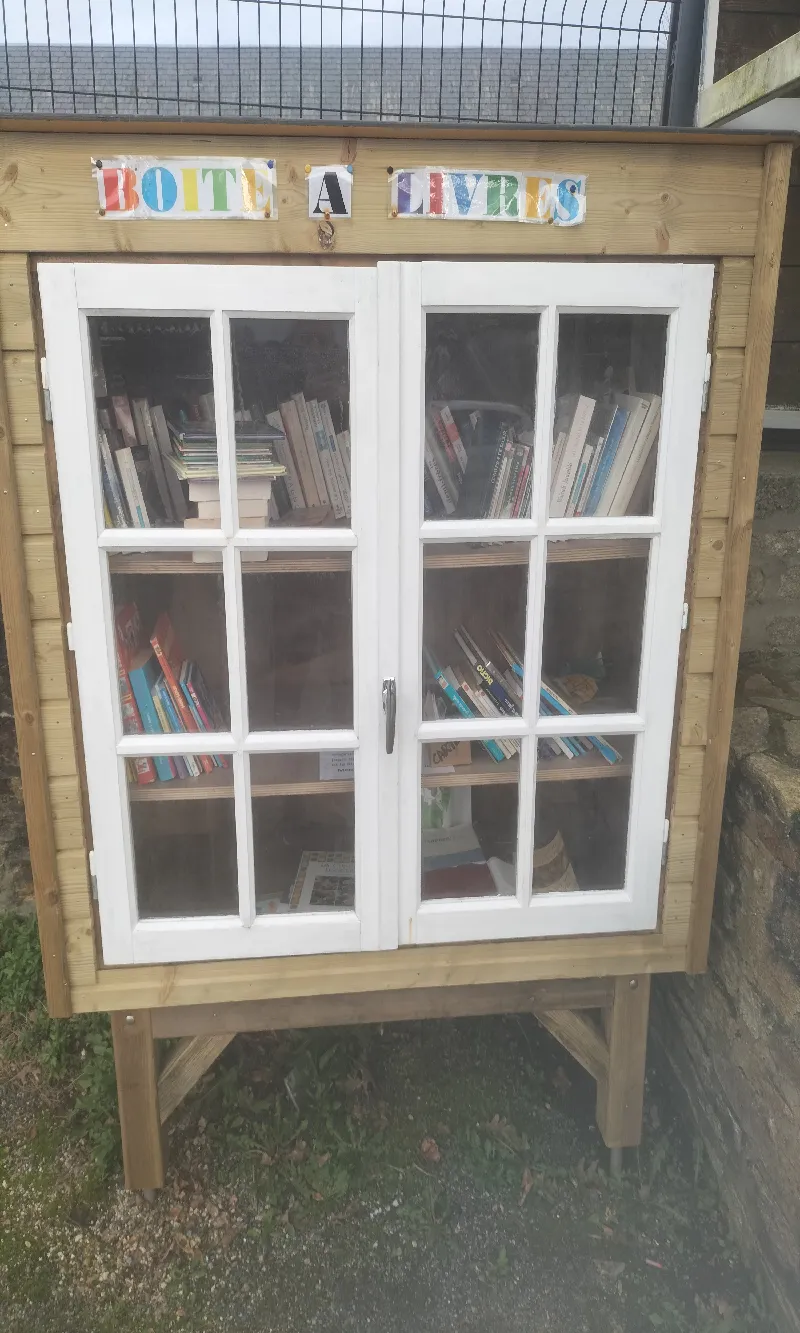 Délivrez - Boite à livres (Saint-Servais, France)