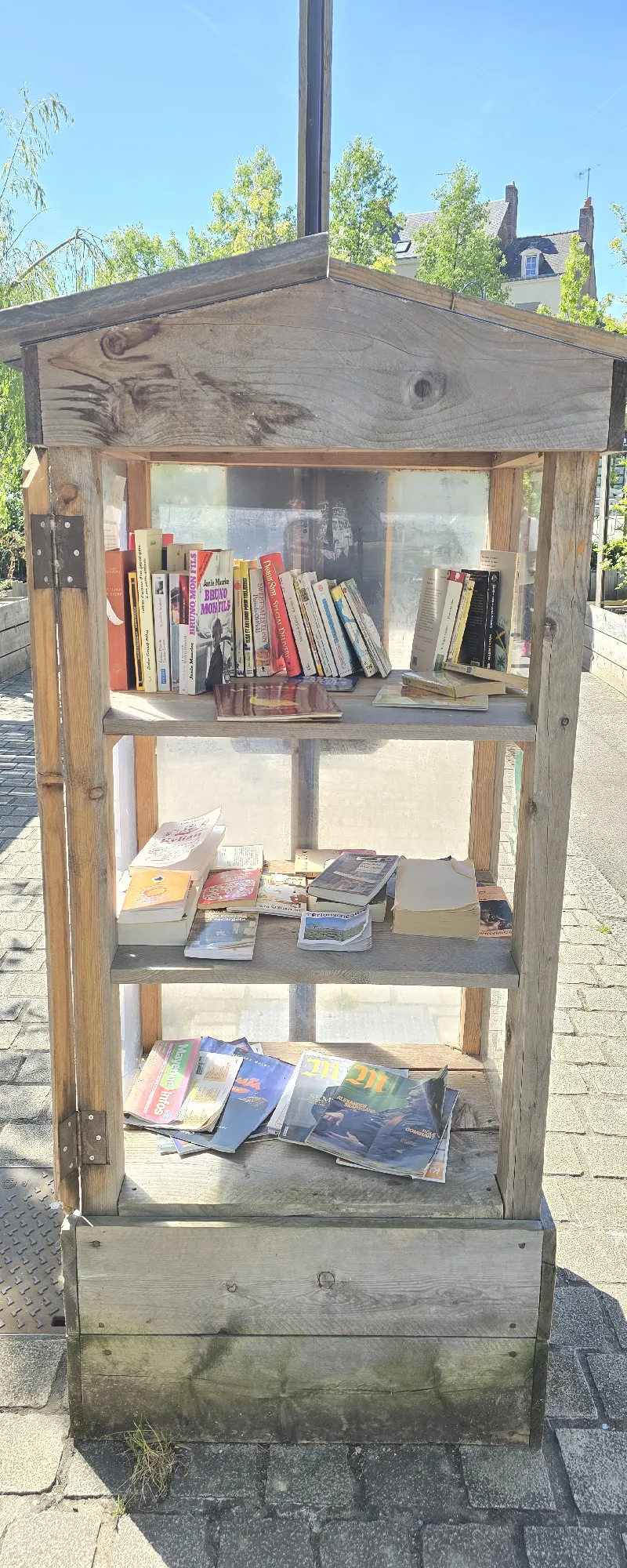Délivrez - Boite à livres (Mayenne, France)