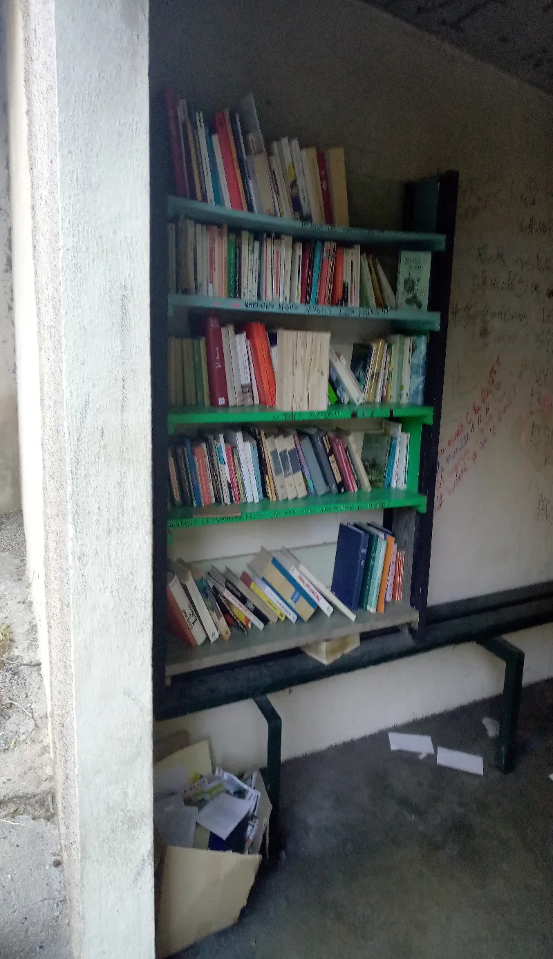 Délivrez - Boite à livres (Pézenas, France)