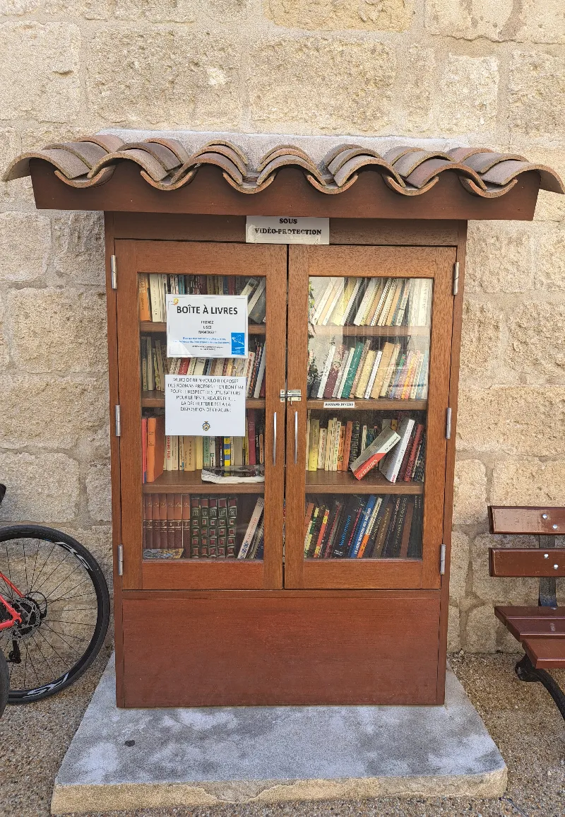 Délivrez - Boite à livres (Eyragues, France)