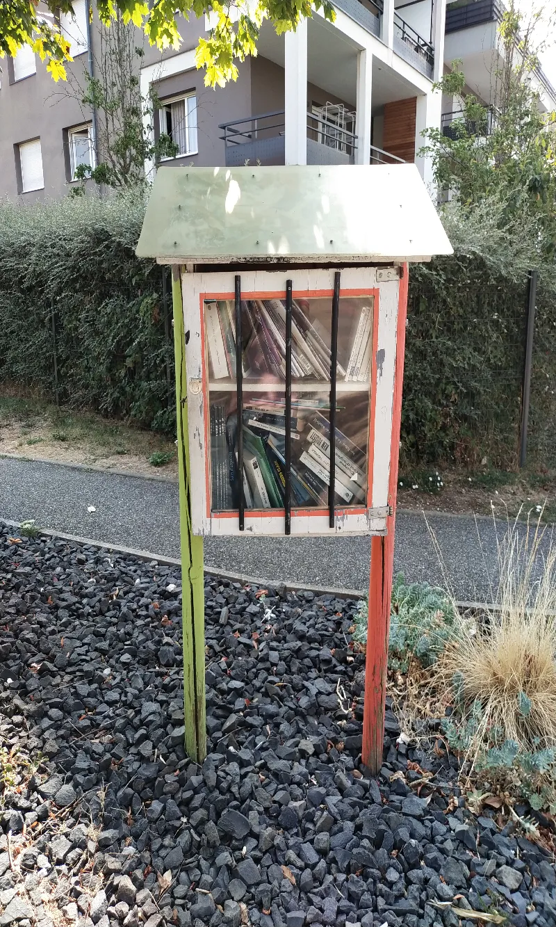Délivrez - Boite à livres (Ornex, France)