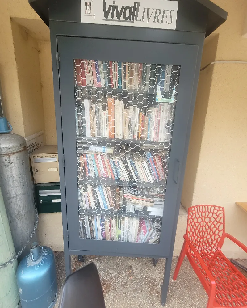 Délivrez - Boite à livres (Saint-Germain-du-Bel-Air, France)