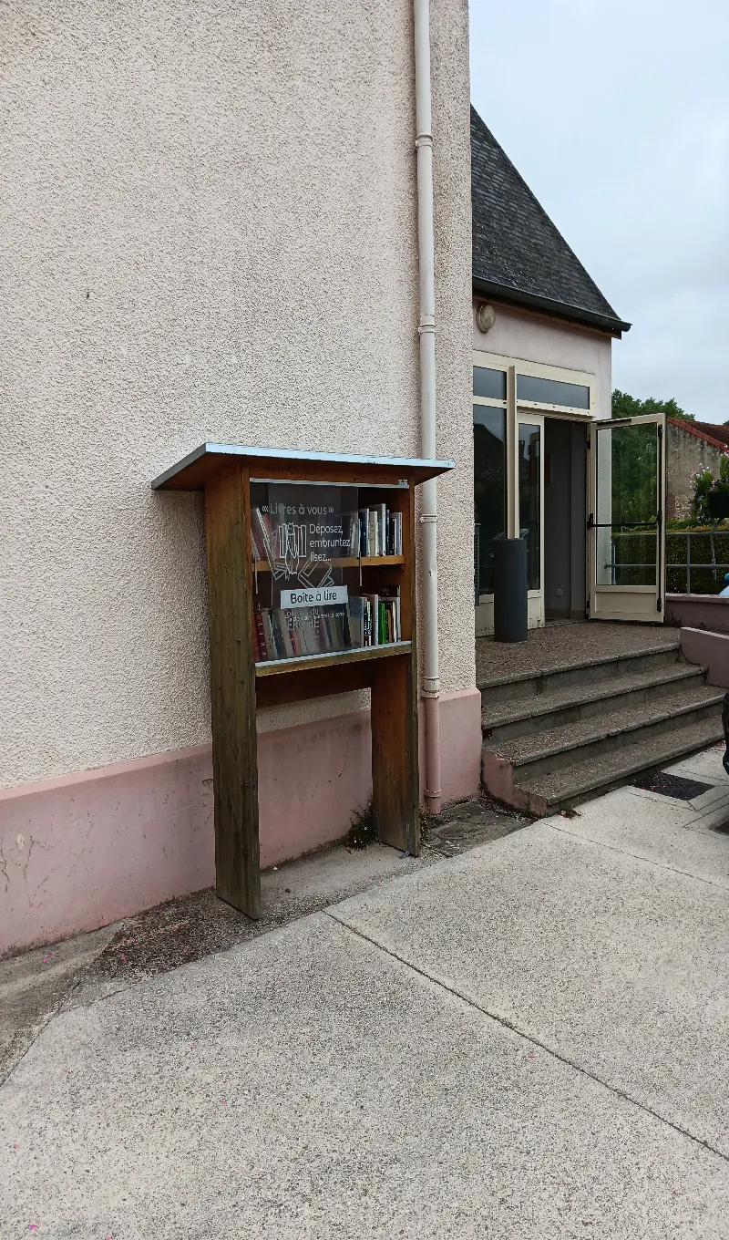 Delivrez - Free Library (Igé, France)