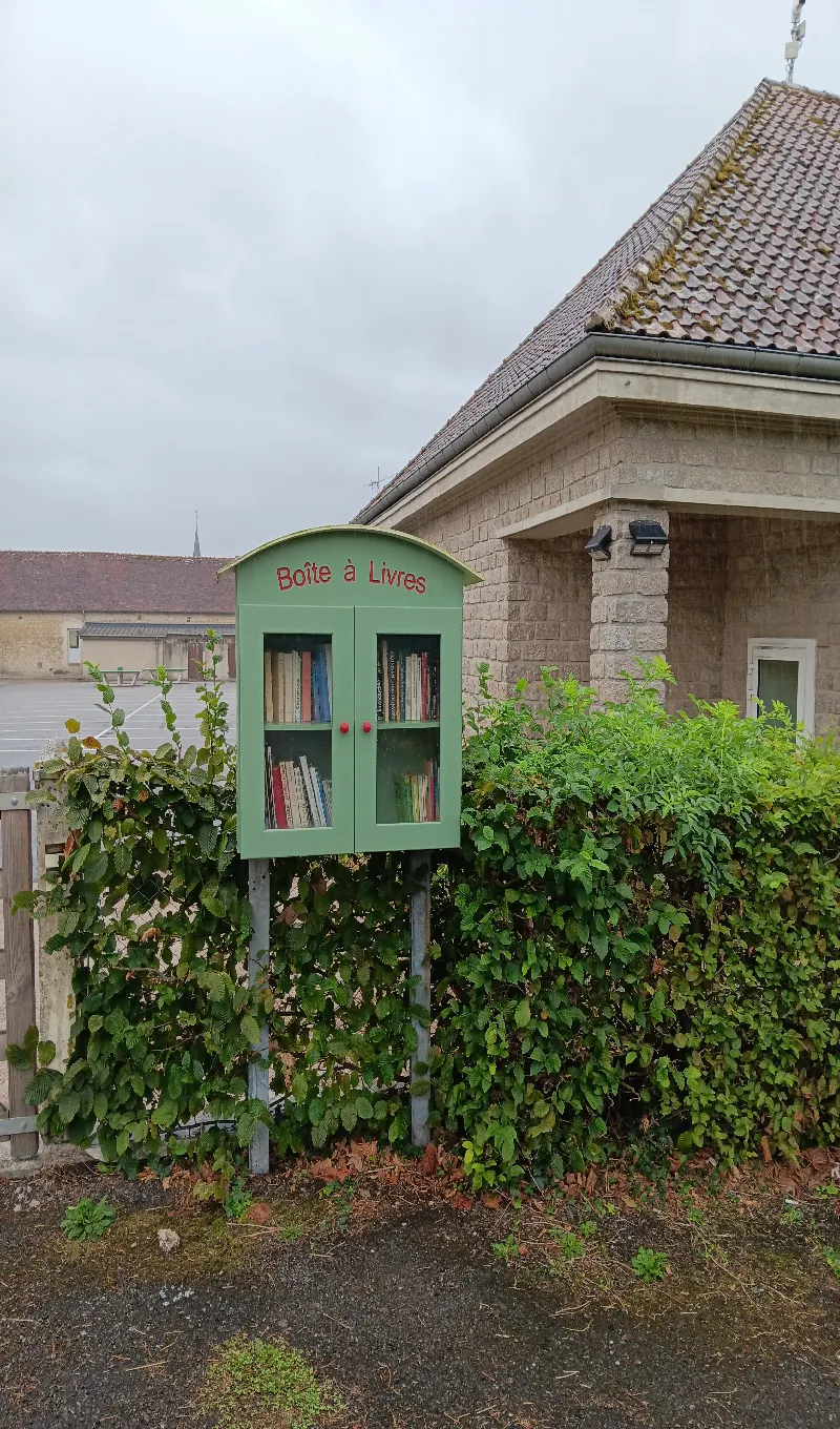 Delivrez - Free Library (Le Pin-la-Garenne, France)