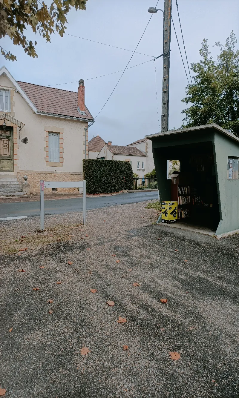 Delivrez - Free Library (Couze-et-Saint-Front, France)