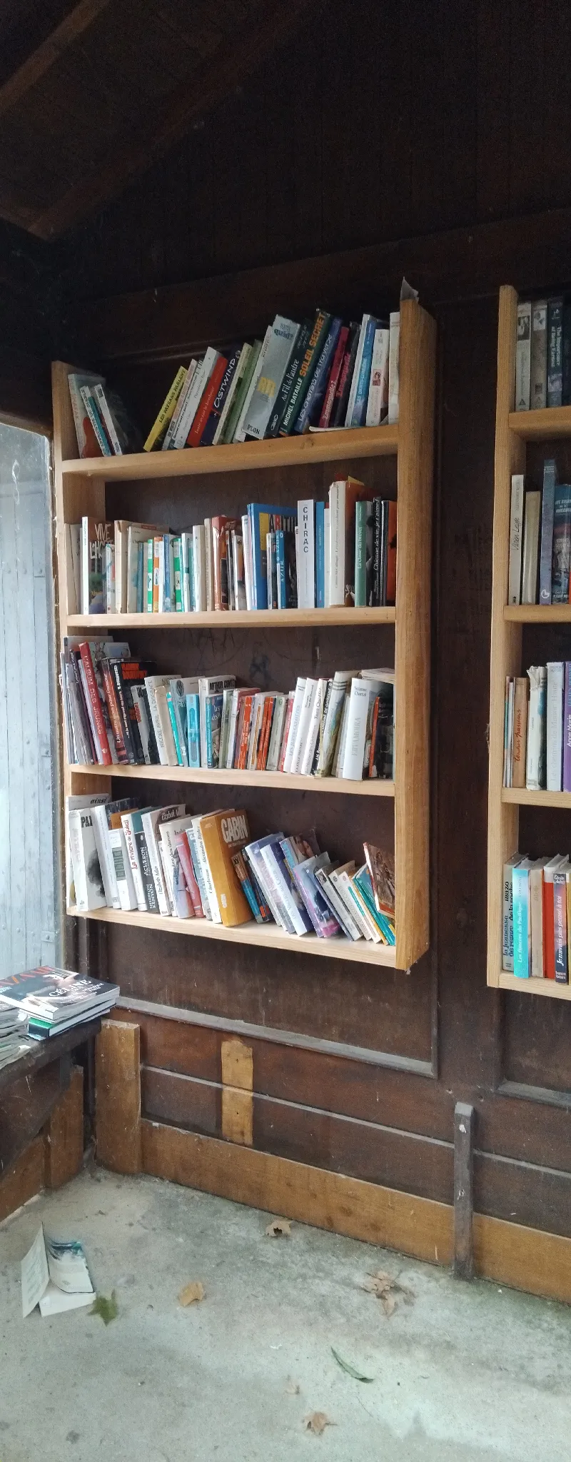 Delivrez - Free Library (Ris, France)