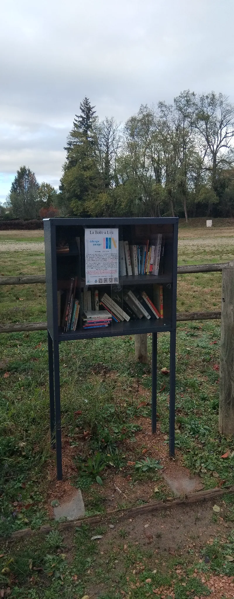 Delivrez - Free Library (Puy-Guillaume, France)