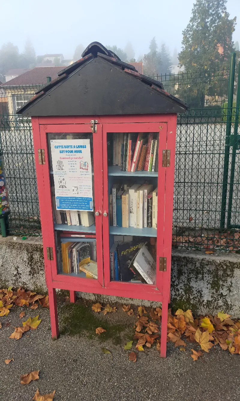 Delivrez - Free Library (Loire-sur-Rhône, France)